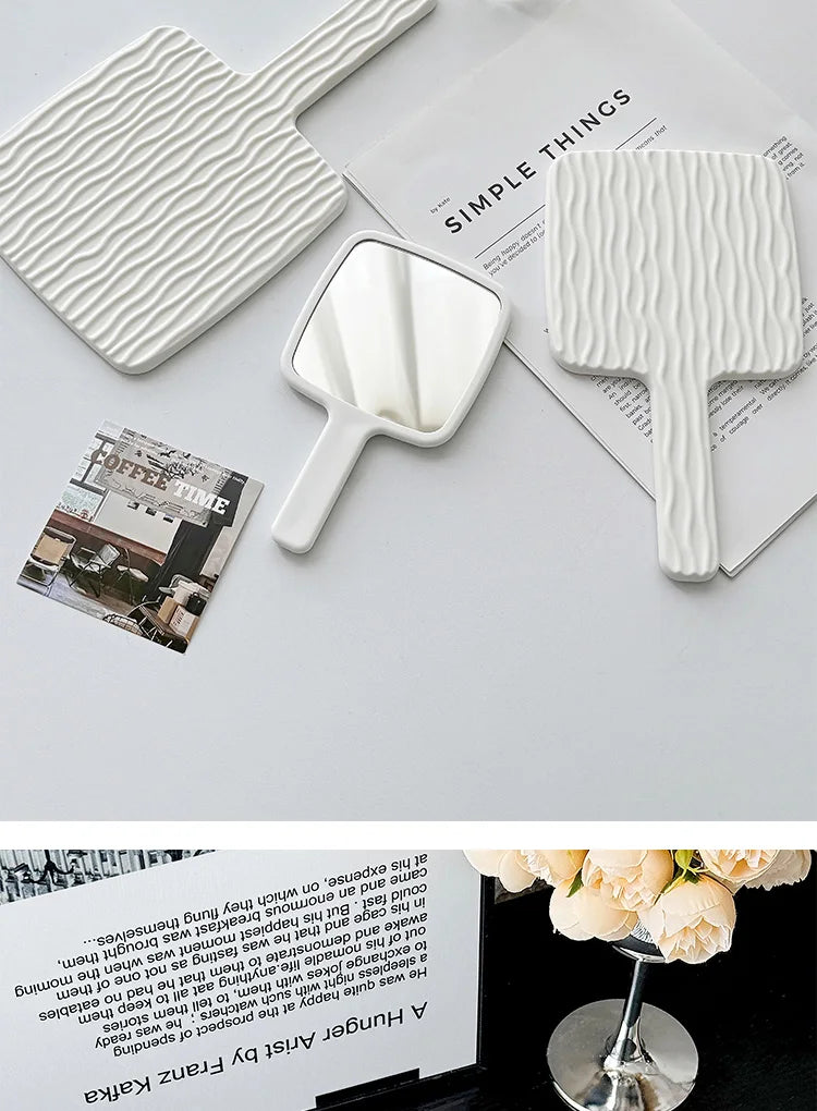 Portable Handheld Makeup Mirror – Modern Design